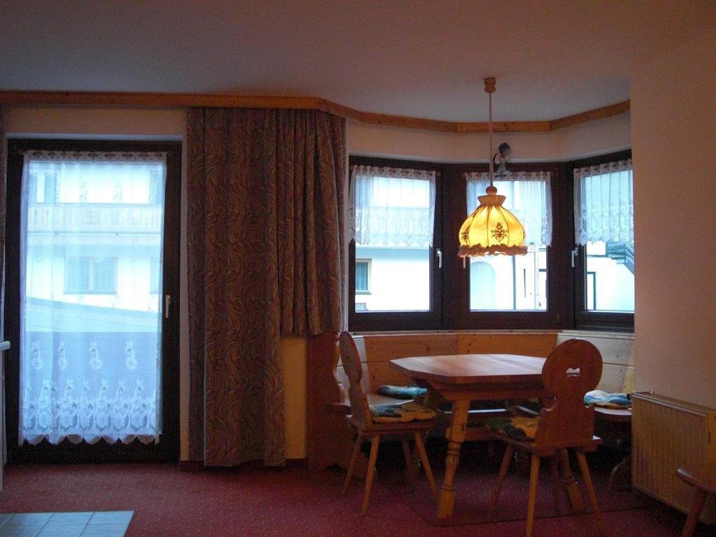 Hotel-Pension Flora Saalbach-Hinterglemm Cameră foto