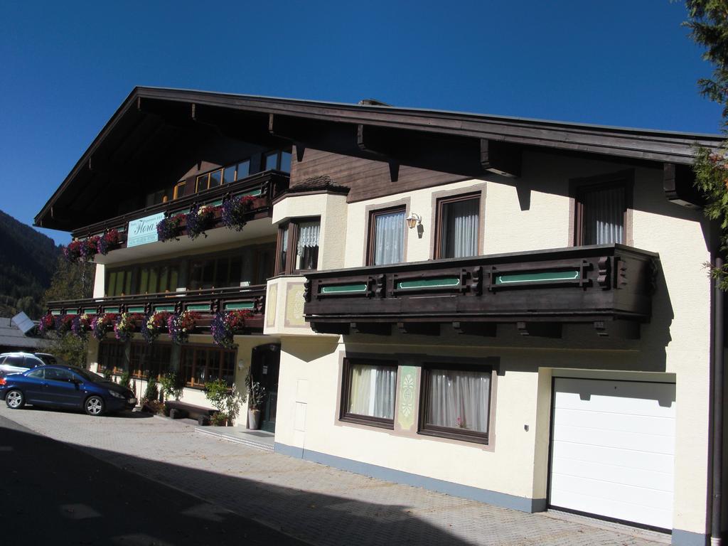 Hotel-Pension Flora Saalbach-Hinterglemm Exterior foto