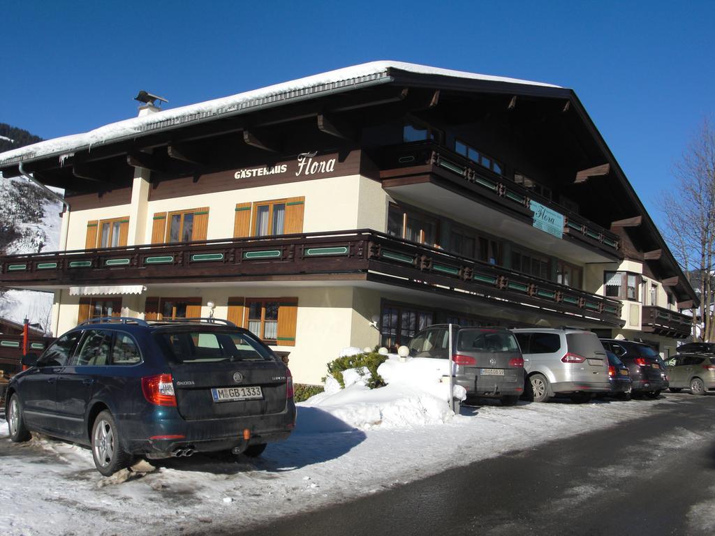 Hotel-Pension Flora Saalbach-Hinterglemm Exterior foto